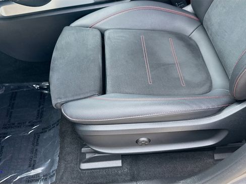 Used 2023 Mercedes-Benz EQB 300 4MATIC image 18