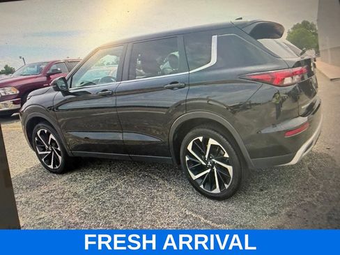 Used 2024 Mitsubishi Outlander SE AWD/4WD image 3
