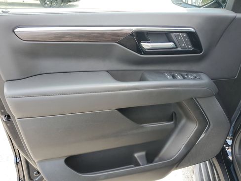 Used 2025 Chevrolet Tahoe LT image 18