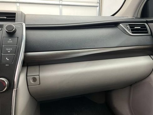 Used 2017 Toyota Camry LE FWD image 9