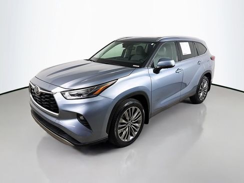 Used 2021 Toyota Highlander Platinum AWD/4WD image 3