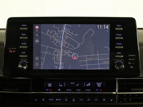 Used 2022 Toyota Sienna Limited image 46