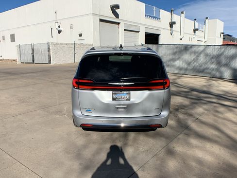 New 2026 Chrysler Pacifica Select AWD/4WD image 4