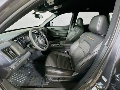 Used 2025 Nissan Pathfinder Rock Creek AWD/4WD image 16