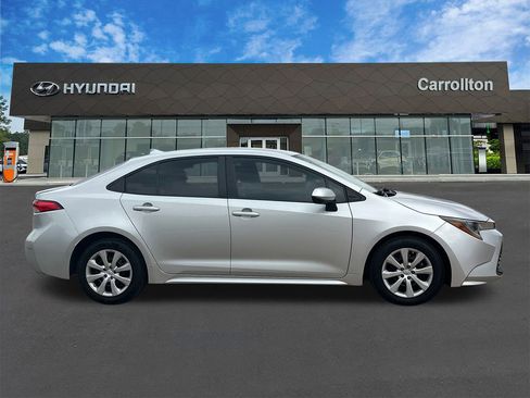 Used 2024 Toyota Corolla LE image 4