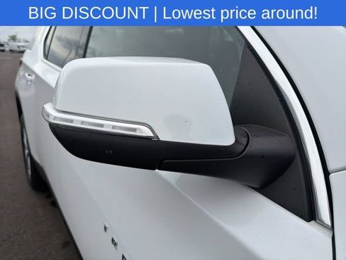 Used 2023 Chevrolet Traverse LT AWD/4WD image 6