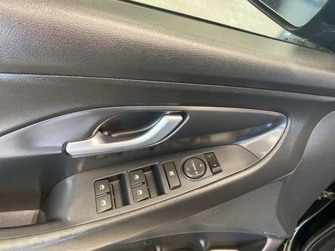 Used 2018 Hyundai Elantra GT Sport w/ Sport Tech Package 04 FWD image 30