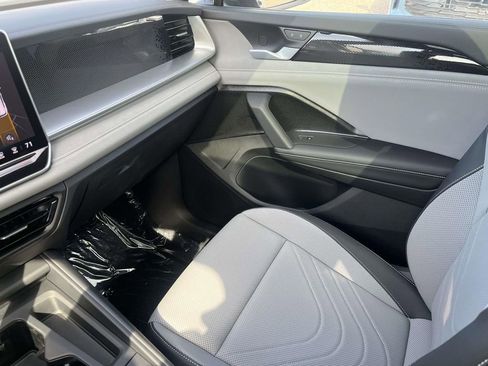 New 2026 Volkswagen Tiguan SE R-Line AWD/4WD image 24