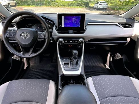 Used 2024 Toyota RAV4 XLE FWD image 7