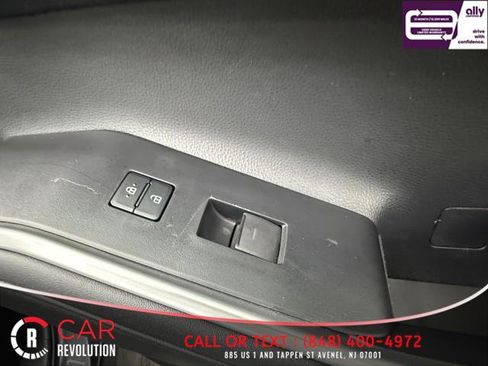 Used 2021 Toyota Highlander LE image 59