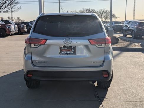 Used 2018 Toyota Highlander XLE image 7