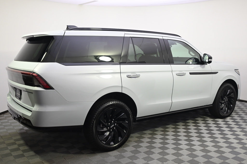 New 2026 Lincoln Navigator Reserve AWD/4WD image 7