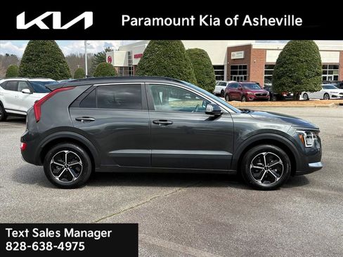 Certified 2025 Kia Niro EX image 6