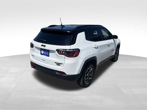 Used 2025 Jeep Compass Trailhawk AWD/4WD image 7