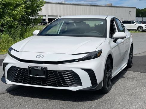 Used 2026 Toyota Camry SE FWD image 2