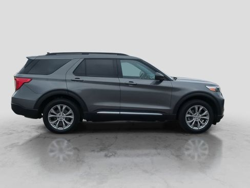 Used 2023 Ford Explorer XLT w/ Equipment Group 202A AWD/4WD image 9