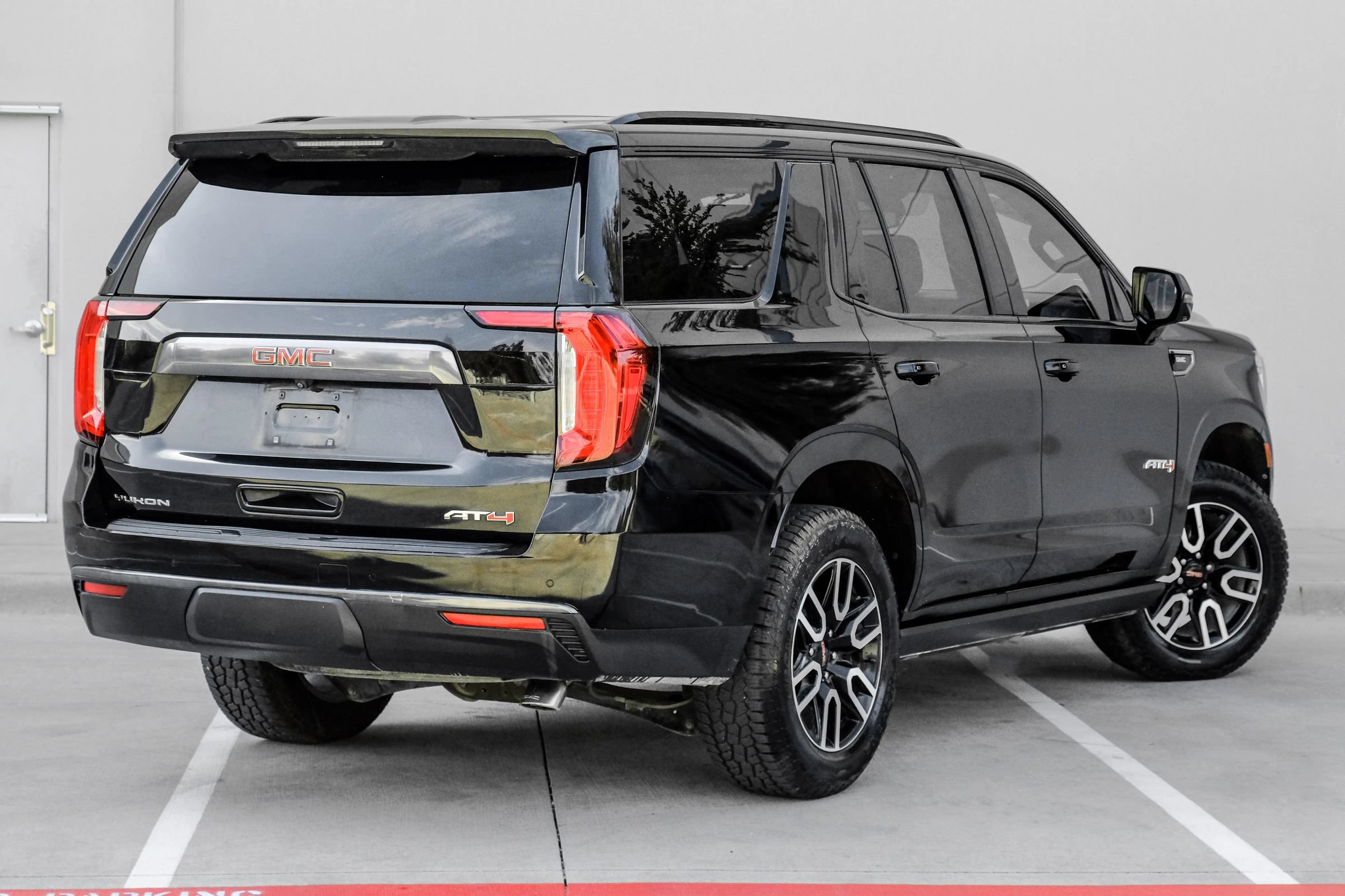 Used 2021 GMC Yukon AT4 w/ AT4 Premium Plus Package AWD/4WD image 12