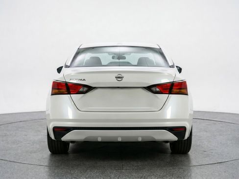 Used 2025 Nissan Altima 2.5 SV FWD image 7