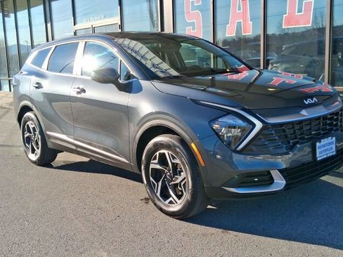 Used 2023 Kia Sportage LX image 2