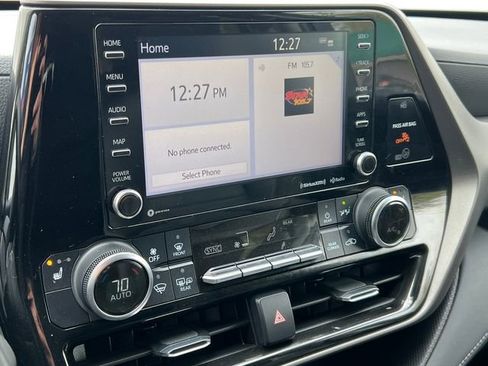 Used 2022 Toyota Highlander XLE AWD/4WD image 26
