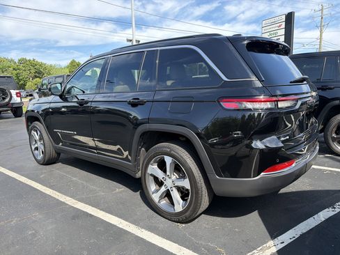 Certified 2025 Jeep Grand Cherokee Limited w/ Luxury Tech Group II AWD/4WD image 5