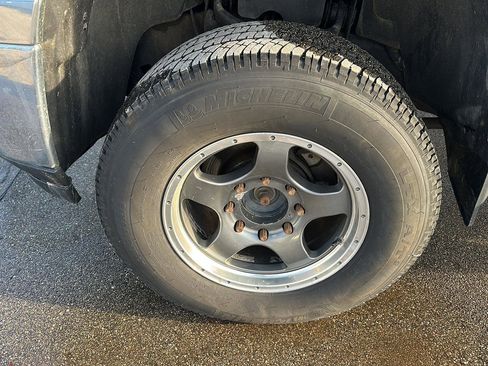 Used 2011 Chevrolet Silverado 2500 LT w/ Interior Plus Package image 2