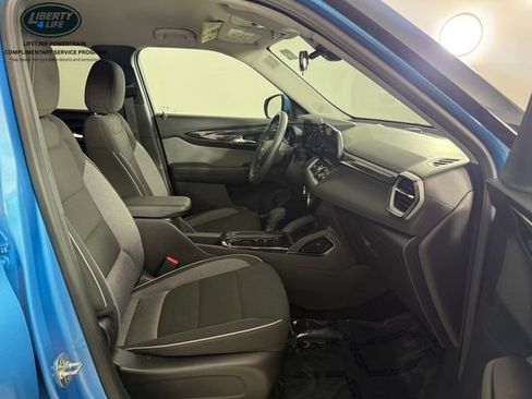 Used 2025 Chevrolet TrailBlazer LT AWD/4WD image 19