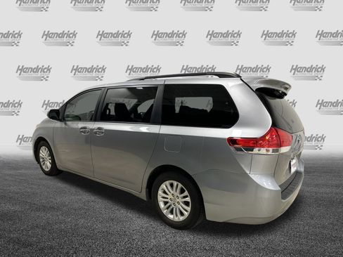 Used 2013 Toyota Sienna XLE image 8