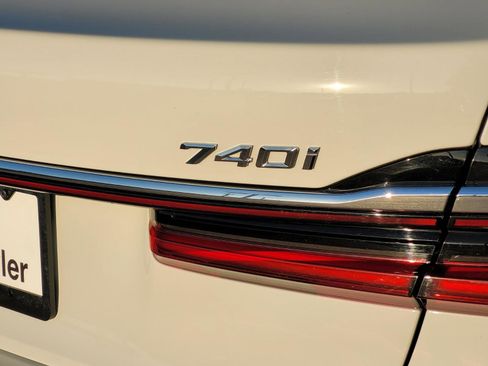 Used 2020 BMW 740i w/ Cold Weather Package image 10