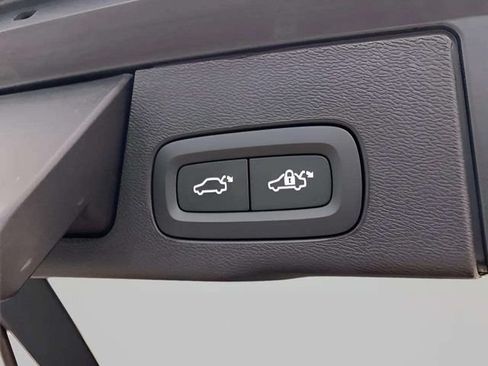 Used 2025 Volvo XC60 B5 Core AWD/4WD image 67