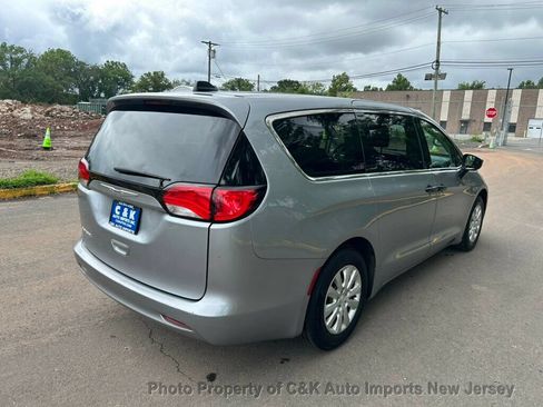 Used 2020 Chrysler Voyager L FWD image 10