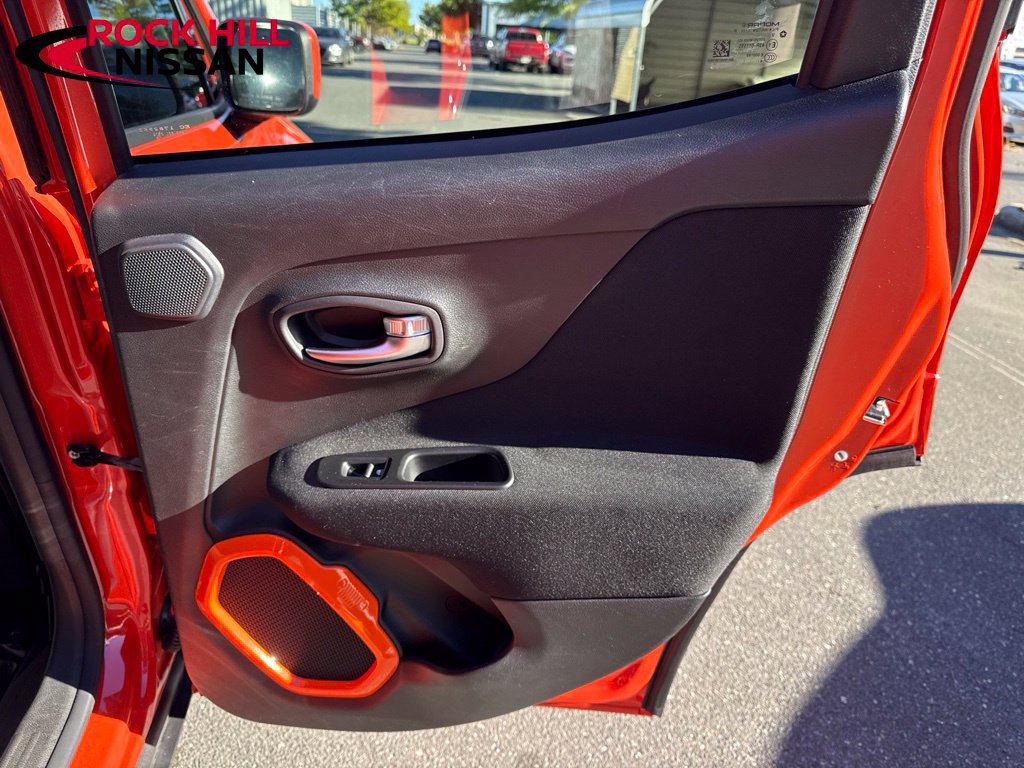Used 2015 Jeep Renegade Latitude w/ Popular Equipment Group FWD image 23