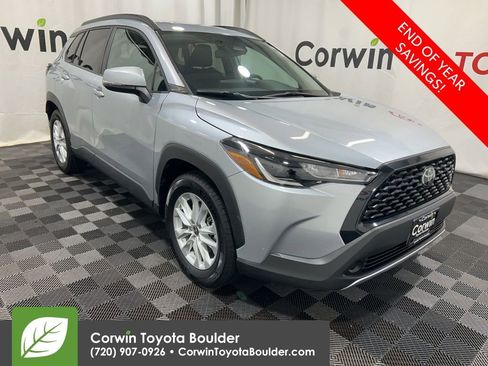Used 2024 Toyota Corolla Cross LE image 1