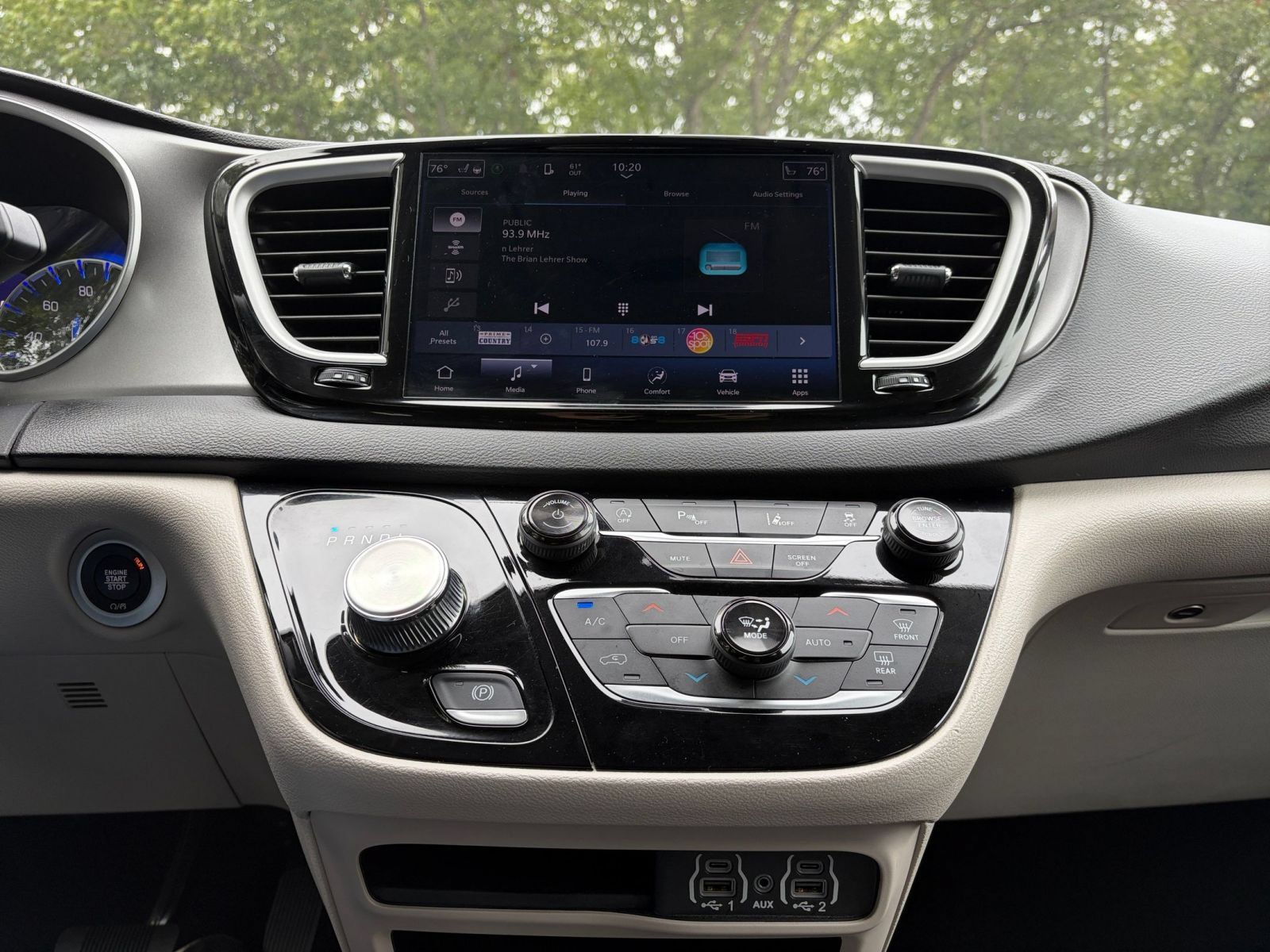 Used 2024 Chrysler Pacifica Touring-L FWD image 16
