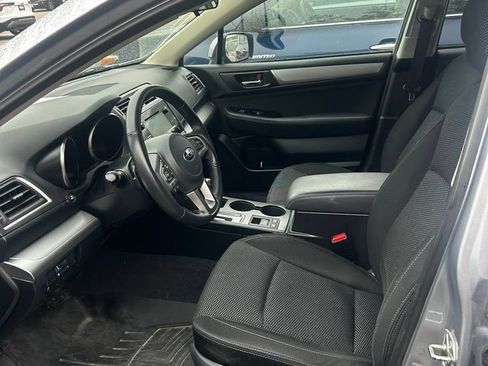 Used 2017 Subaru Outback 2.5i Premium AWD/4WD image 3