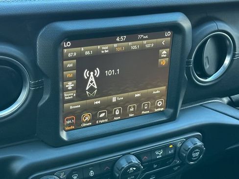 Used 2023 Jeep Wrangler Unlimited Sahara w/ Cold Weather Group AWD/4WD image 21
