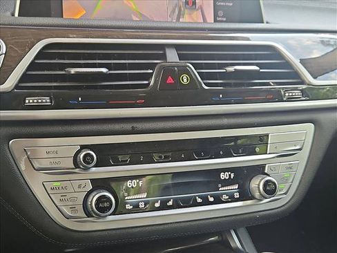 Used 2022 BMW 740i w/ Premium Package image 13