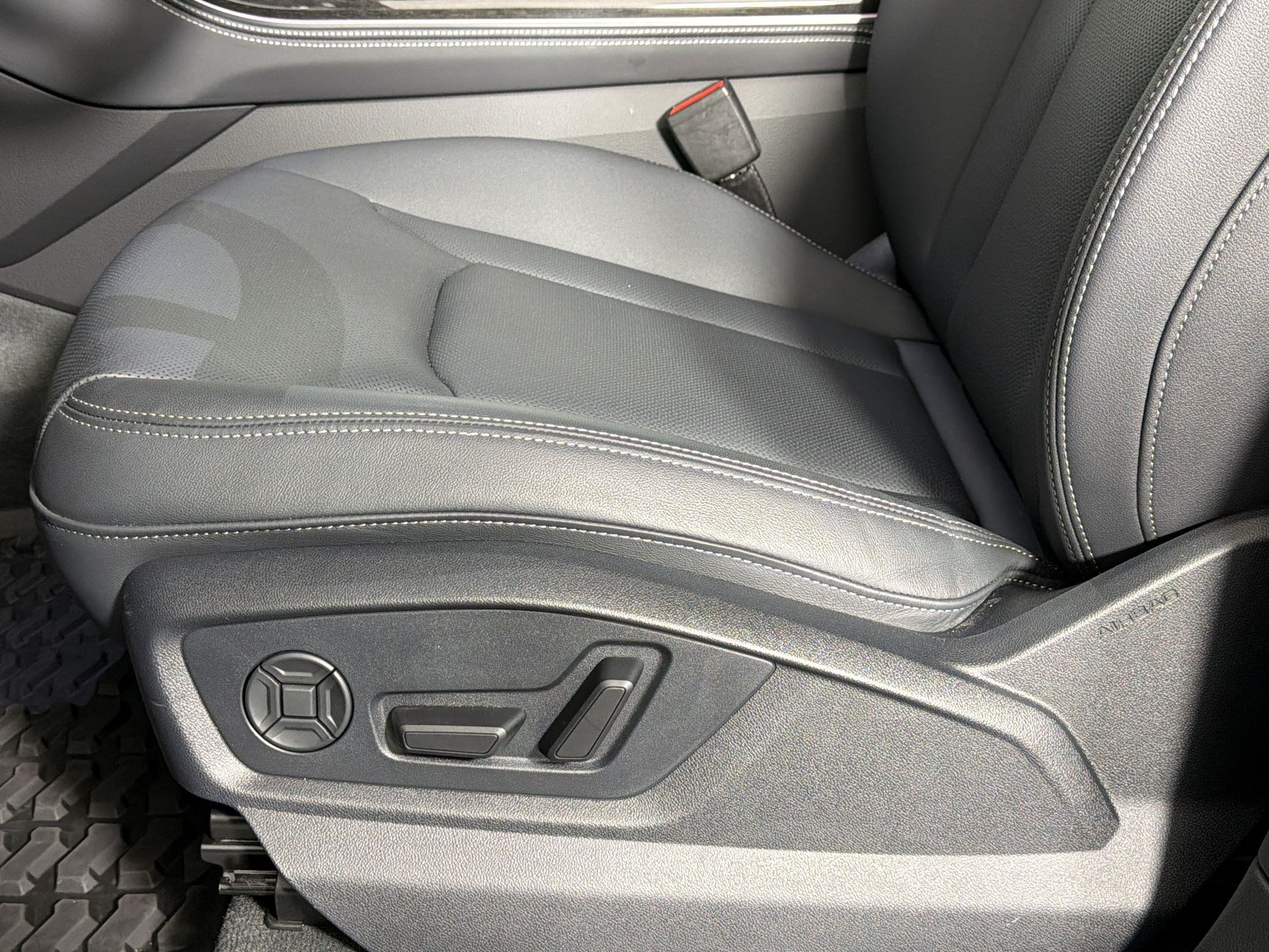 Used 2026 Audi Q7 3.0T Premium Plus AWD/4WD image 13