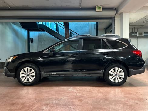 Used 2018 Subaru Outback 2.5i Premium image 2
