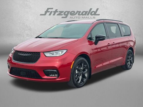 New 2026 Chrysler Pacifica Select w/ S Appearance Package FWD image 2