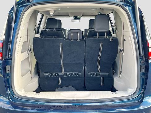 Certified 2023 Chrysler Pacifica Touring-L image 25