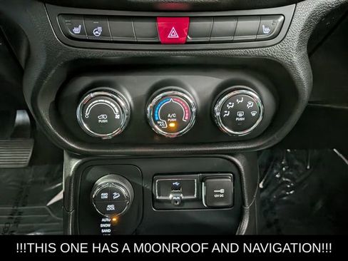 Used 2016 Jeep Renegade Trailhawk AWD/4WD image 28