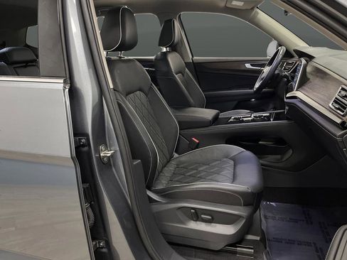 Used 2024 Volkswagen Atlas SEL Premium R-Line image 31