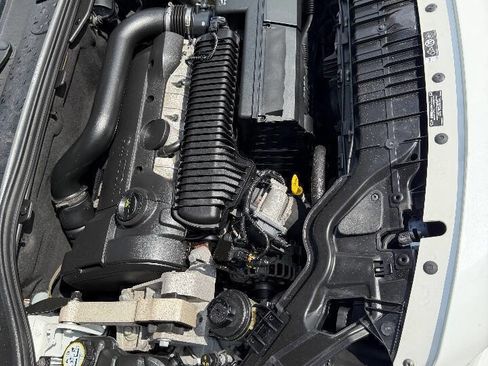 Used 2015 Volvo V60 T5 Platinum image 21