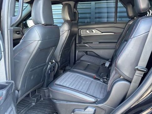 Used 2025 Ford Explorer ST-Line w/ ST-Line Street Pack image 6