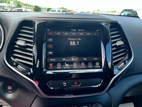 Used 2019 Jeep Cherokee Limited image 21