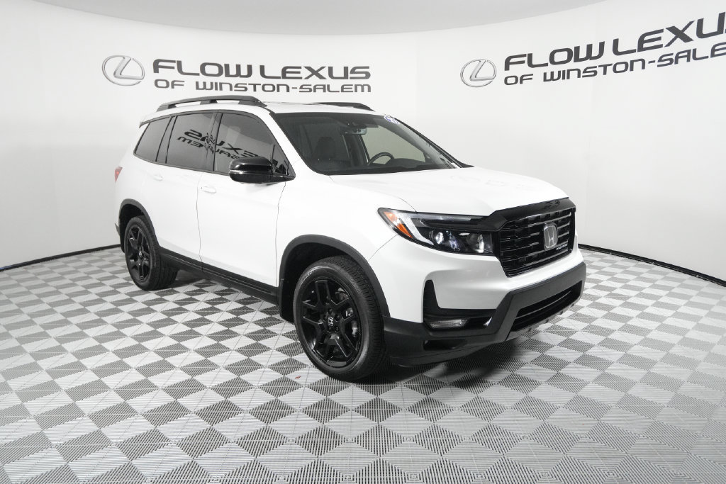 Used 2025 Honda Passport Black Edition image 3