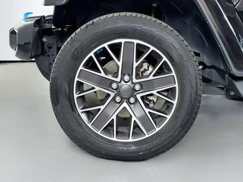 Used 2023 Jeep Wrangler Unlimited Sahara AWD/4WD image 9