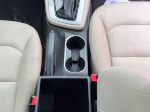 Used 2017 Hyundai Elantra SE image 14