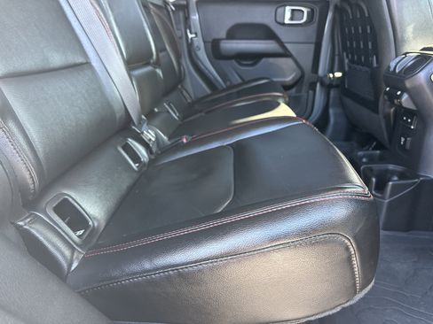 Used 2022 Jeep Gladiator Rubicon w/ Cold Weather Group image 16